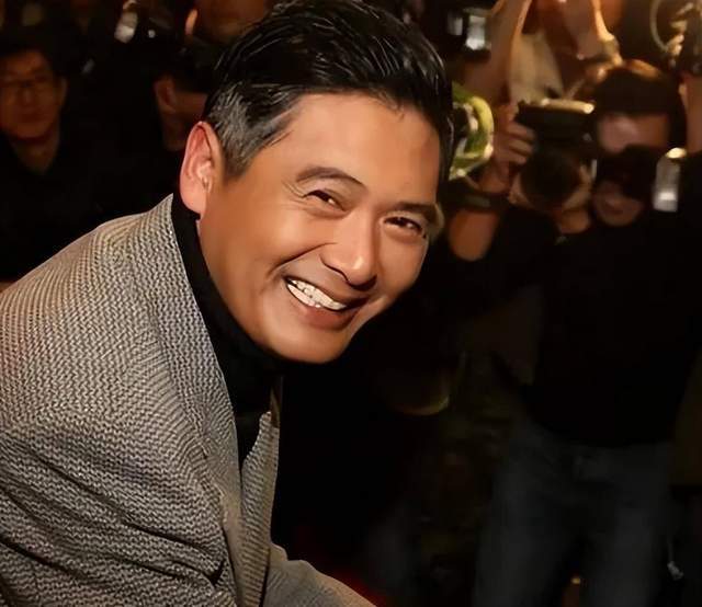 诚超其他三大家族谢霆锋何超琼500万开元ky棋牌四大家族为火灾捐款李嘉(图11)