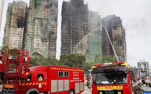 诚超其他三大家族谢霆锋何超琼500万开元ky棋牌四大家族为火灾捐款李嘉(图6)