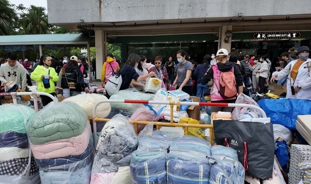 诚超其他三大家族谢霆锋何超琼500万开元ky棋牌四大家族为火灾捐款李嘉(图23)