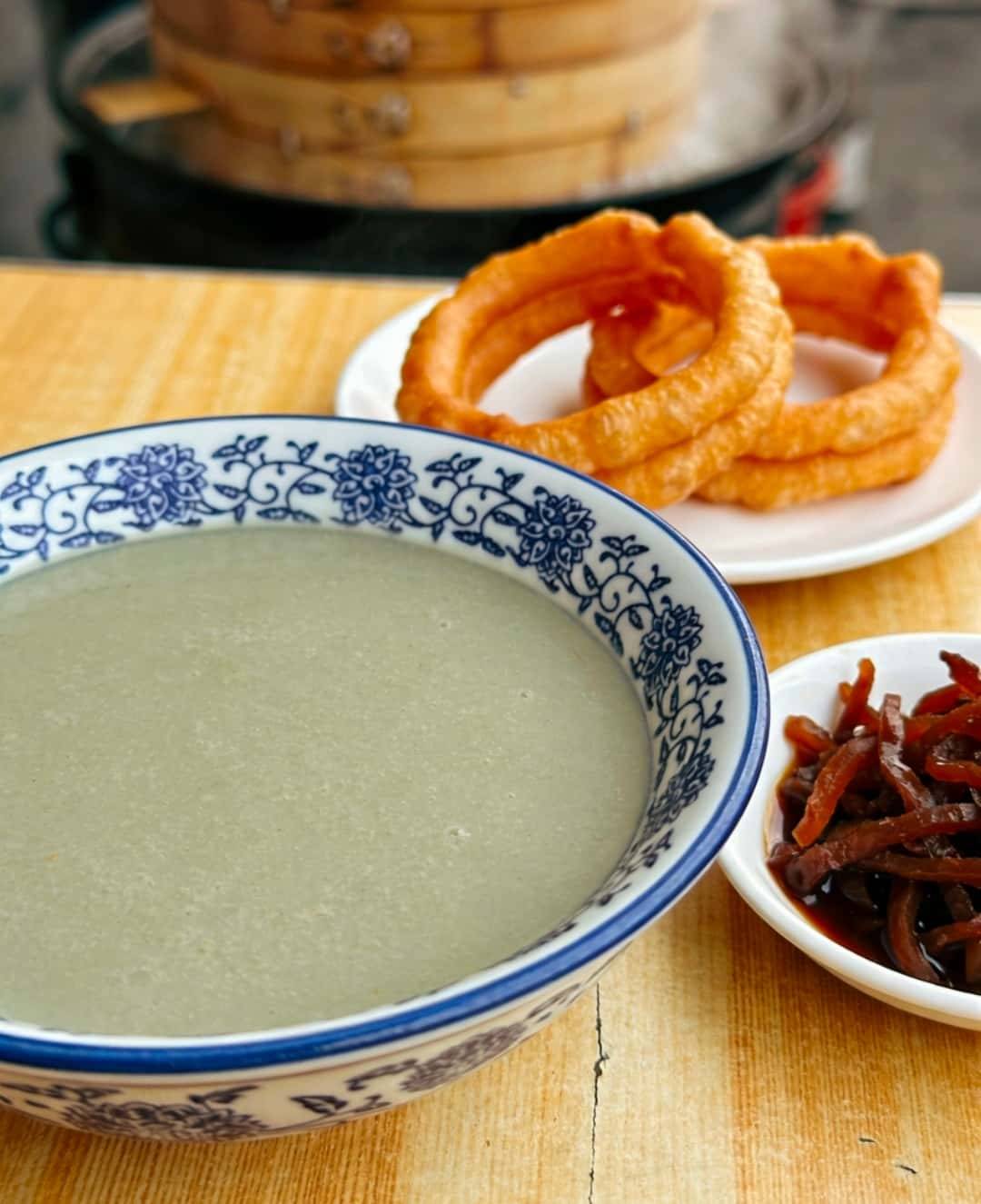 嗨玩专业滑雪场、冰灯展住宿含电竞房年轻人